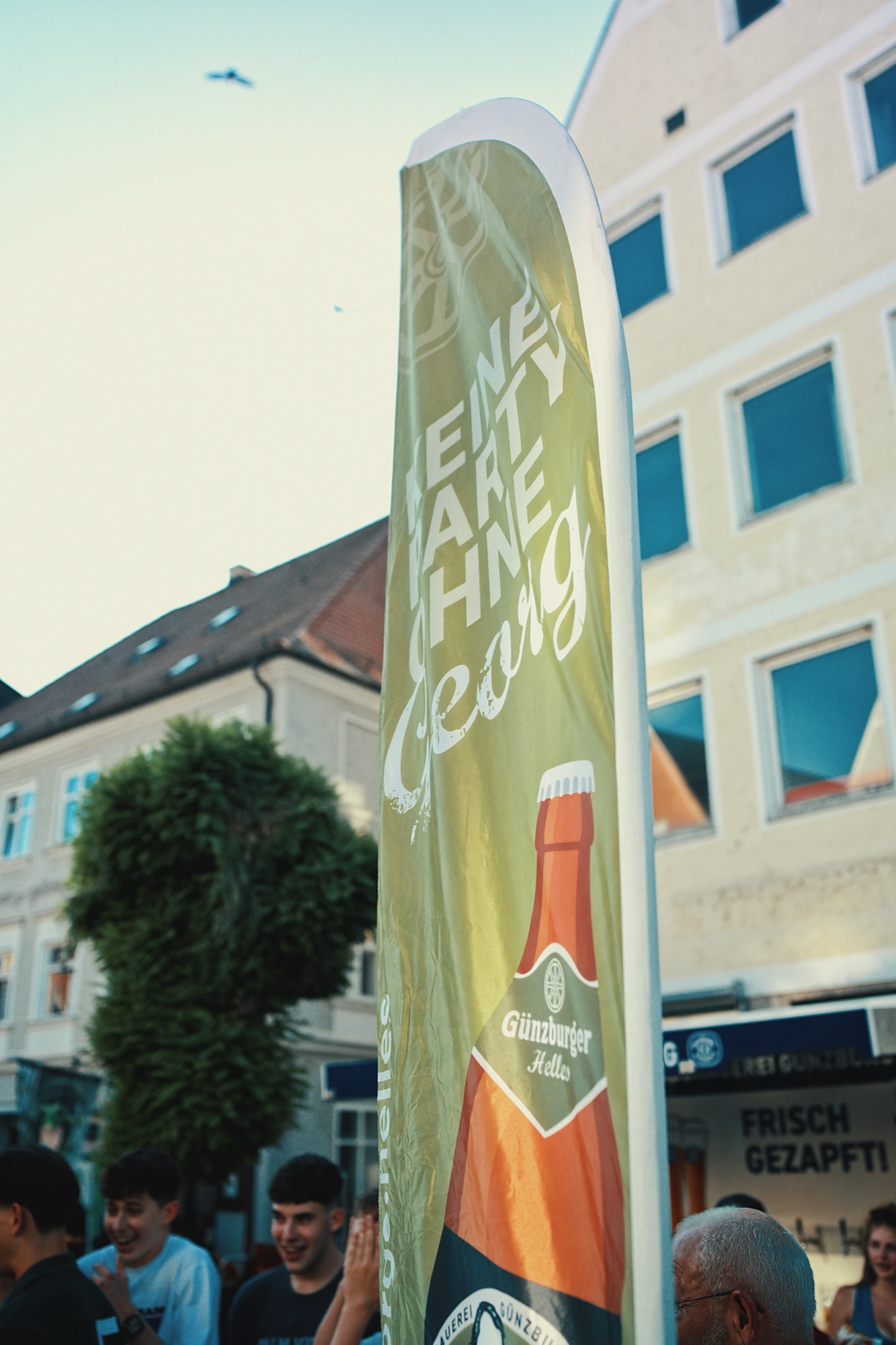 Georgs Helles: eine neue Biermarke für die Party, Standbild 8