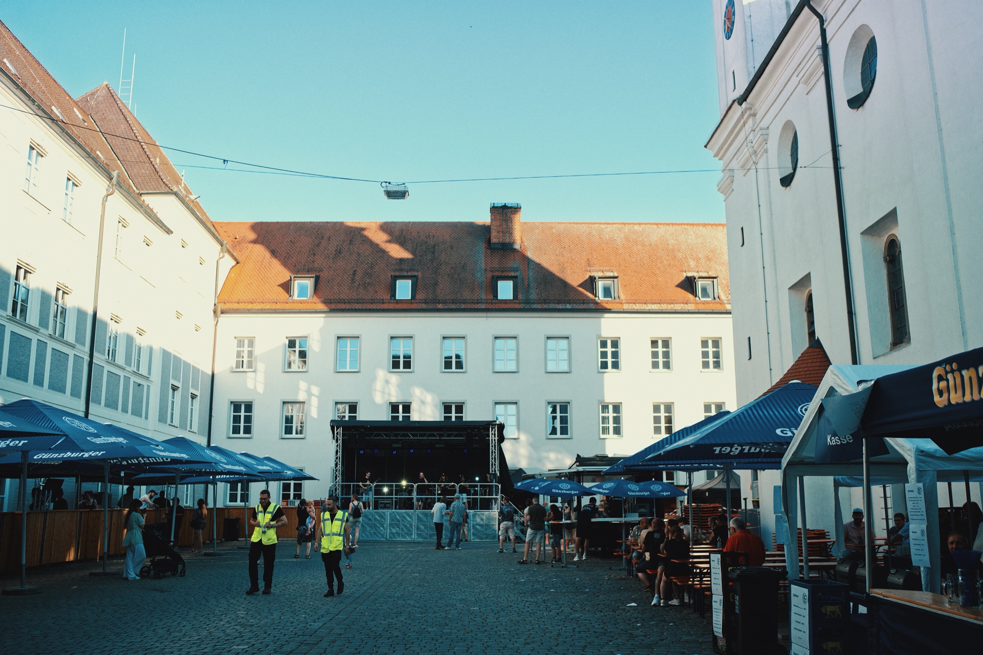 Georgs Helles: eine neue Biermarke für die Party, Standbild 16