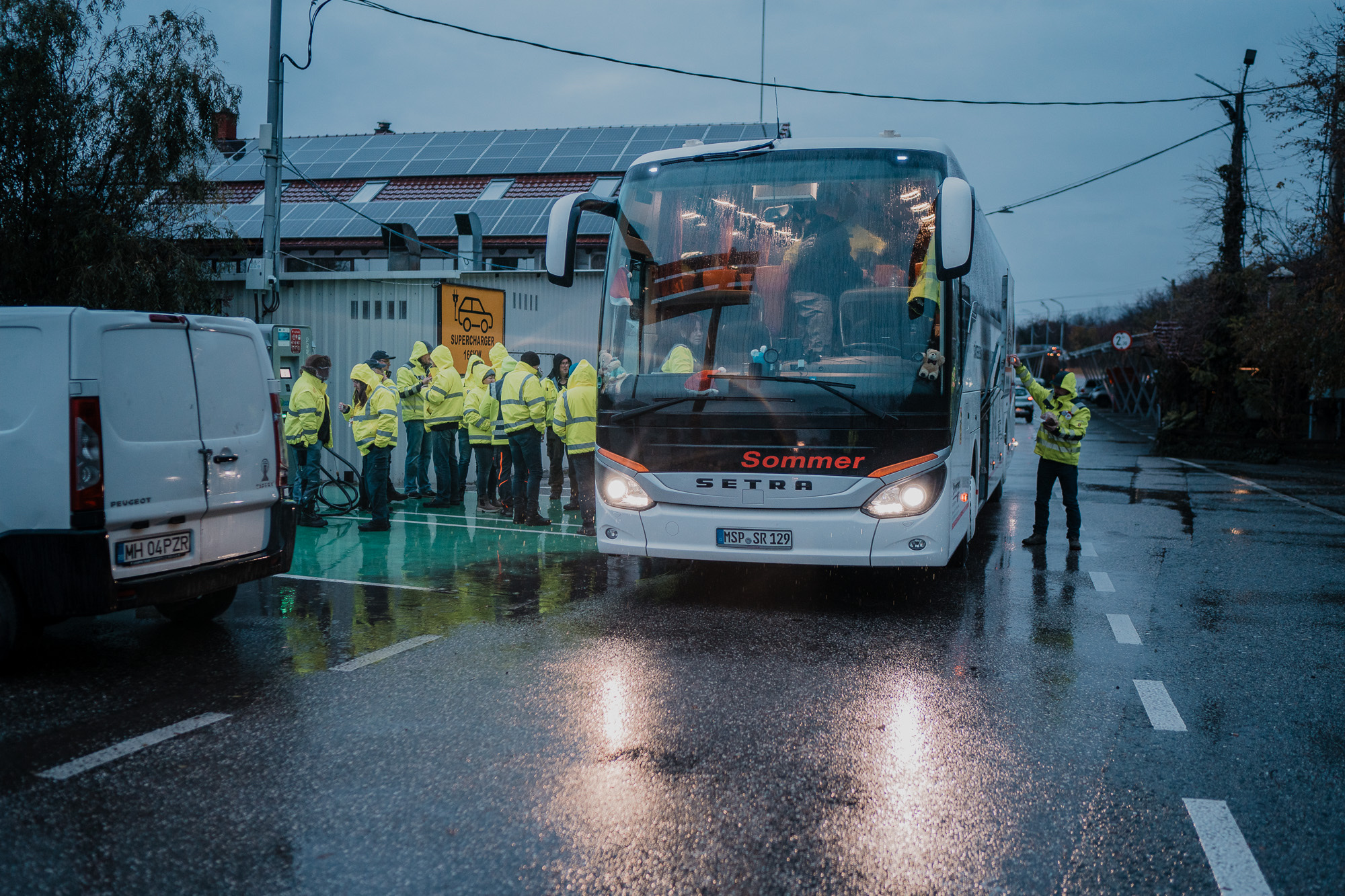 Hinsehen und Helfen: Hilfsfahrt nach Rumänien, Standbild 1