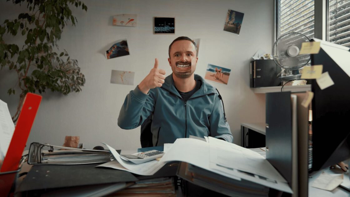 Smiling Data Club Ad